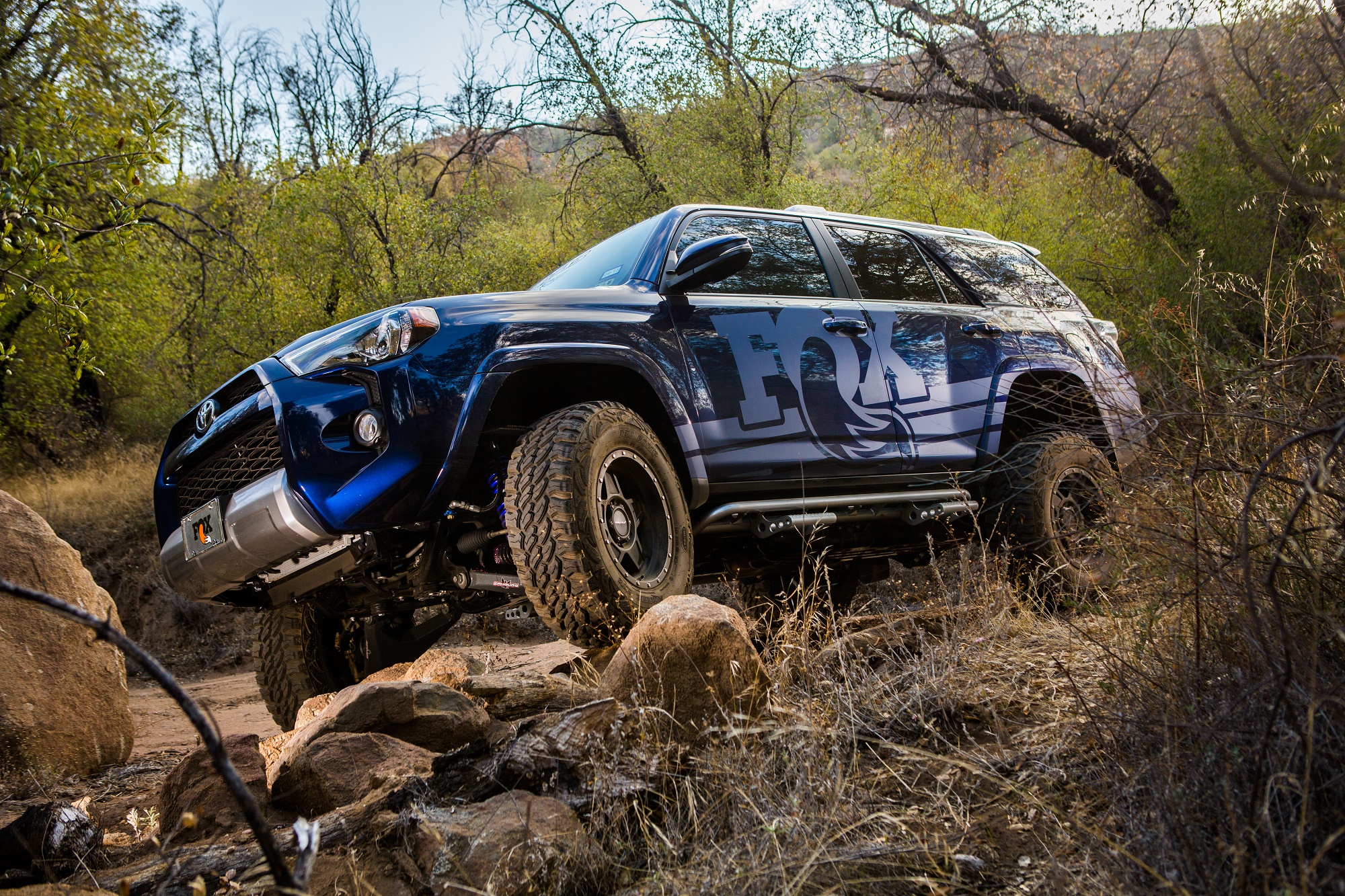 Fox-equipped 4WD on a desert trail